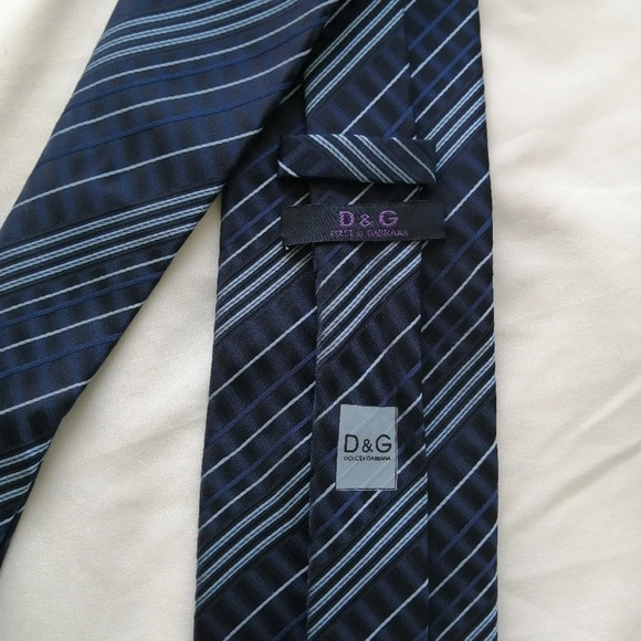 Dolce & Gabbana Silk Textured Navy and Blue Striped Tie Classic Luxury - Picture 8 of 15